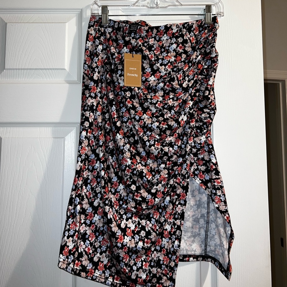 New NWT Shein Floral Black Pink Baby Blue Midi Skirt with Slit - Size L 🌸